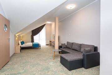 Фото номера Стандартный четырехместный номер Отель Hotel Vela г. Тчев 5